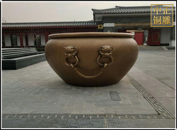 故宫铜缸雕塑.jpg